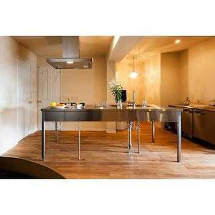 事例7：ステンレスのオリジナルキッチンに