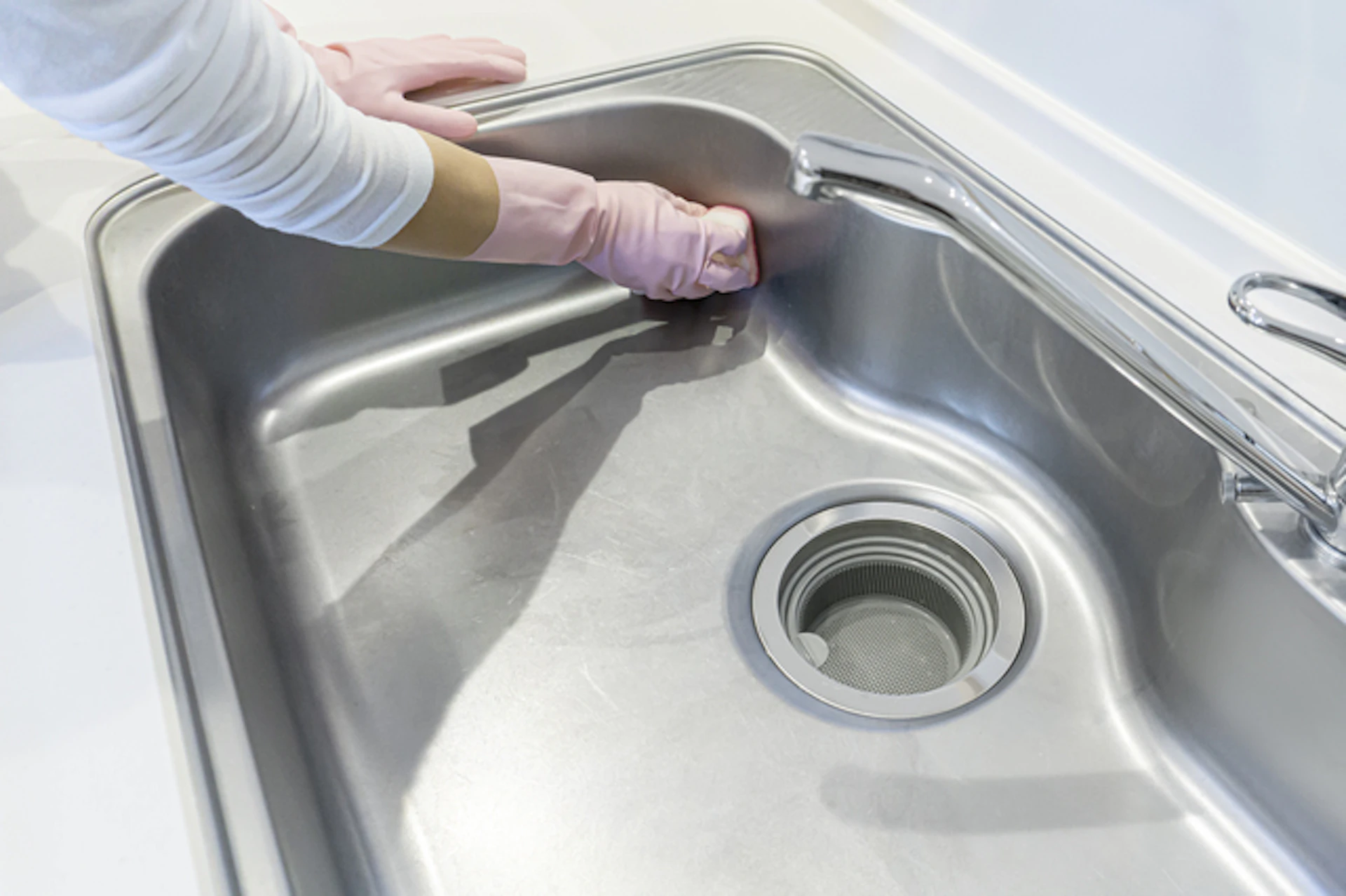 シンクの傷を自分で消す2つの方法