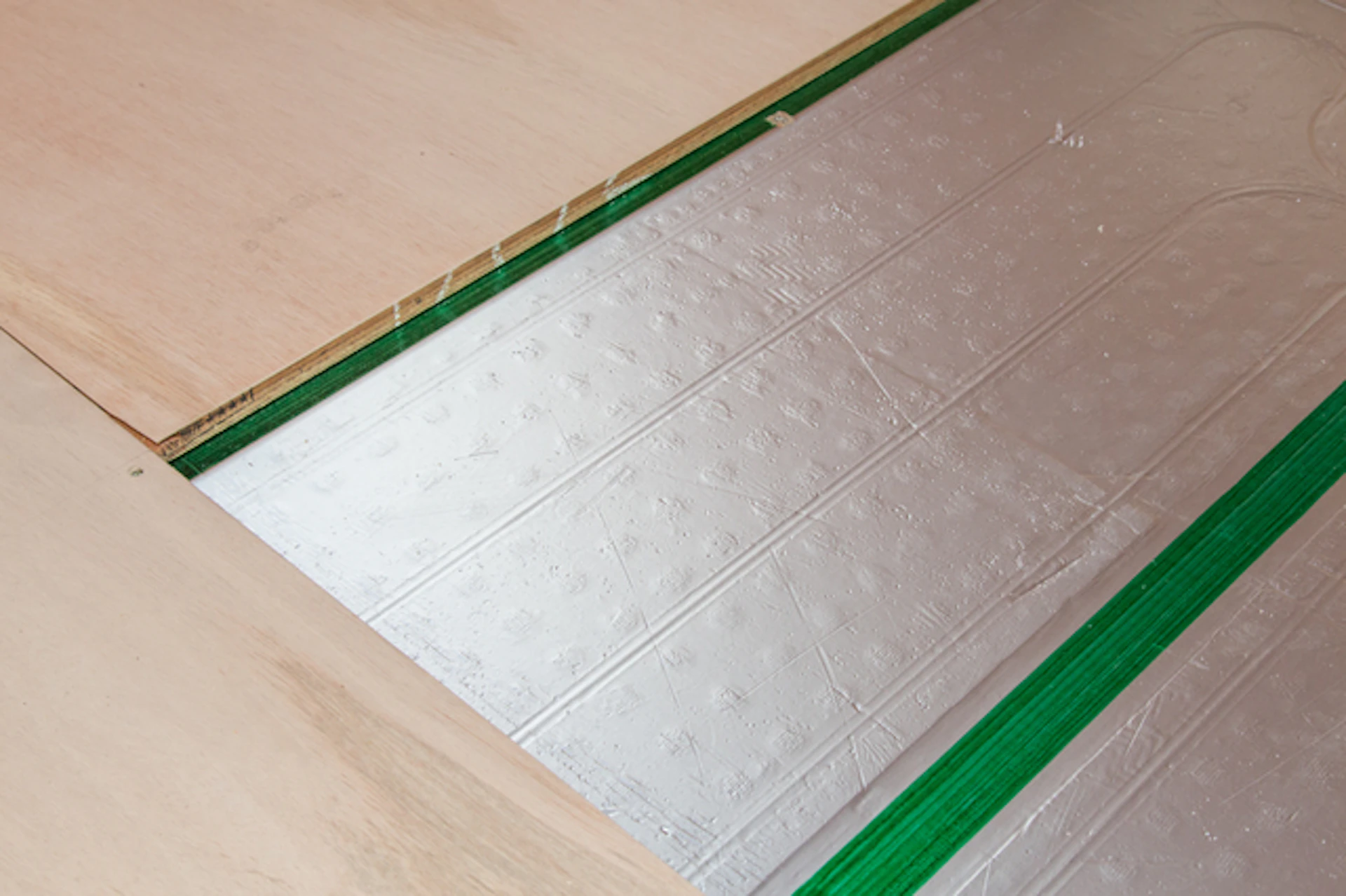 ガス温水式以外の床暖房の特徴を比較