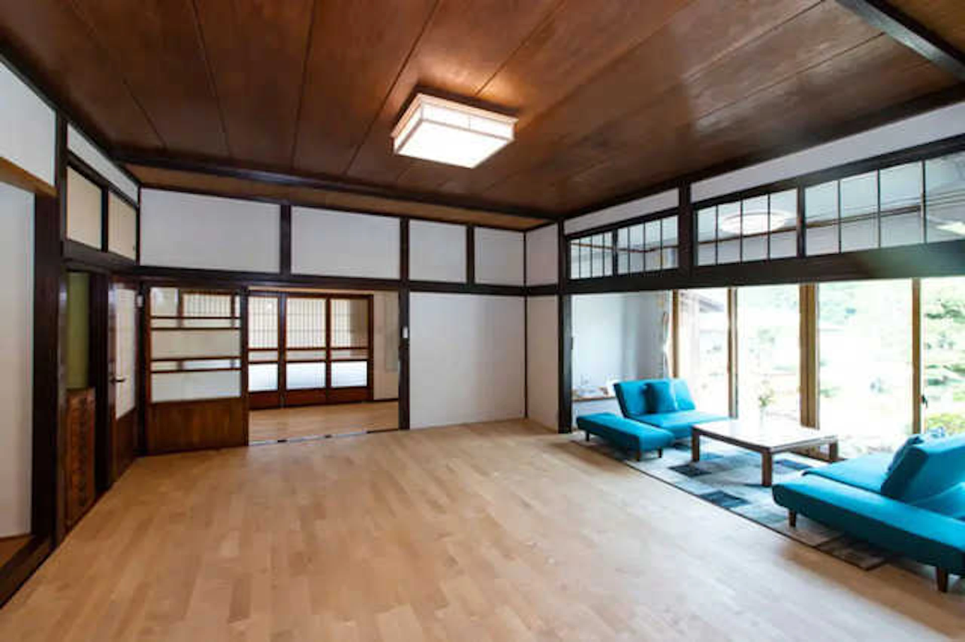 ソファのある古民家風リビング