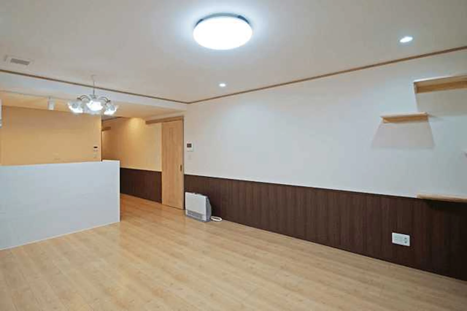 ①内装材は、汚れ・衝撃・アレルギーに強い素材が最適