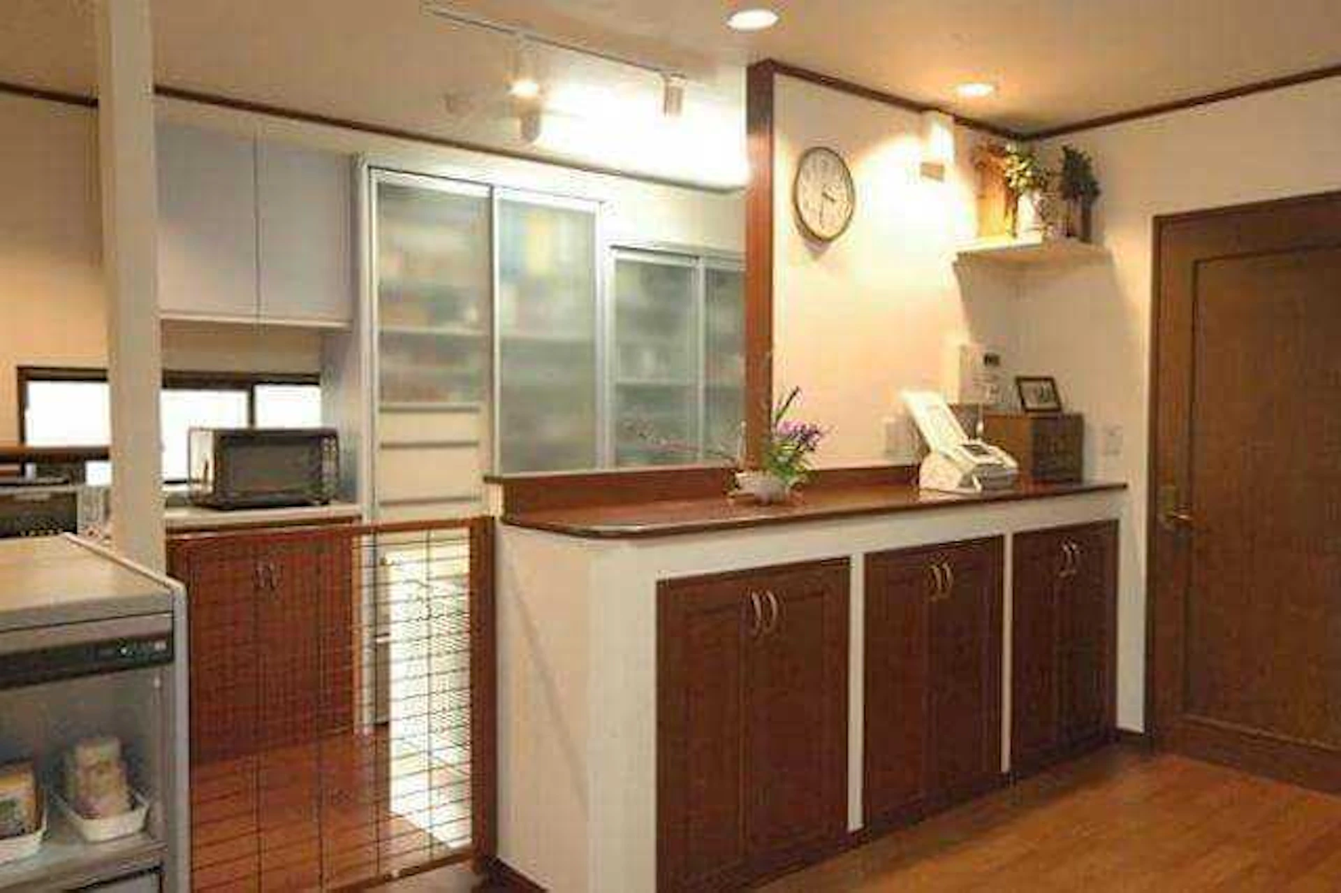 キッチンは、リビングのペットを見守れる対面式に