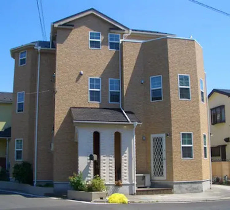 事例1:サイディングに張り替え雨漏りを改善