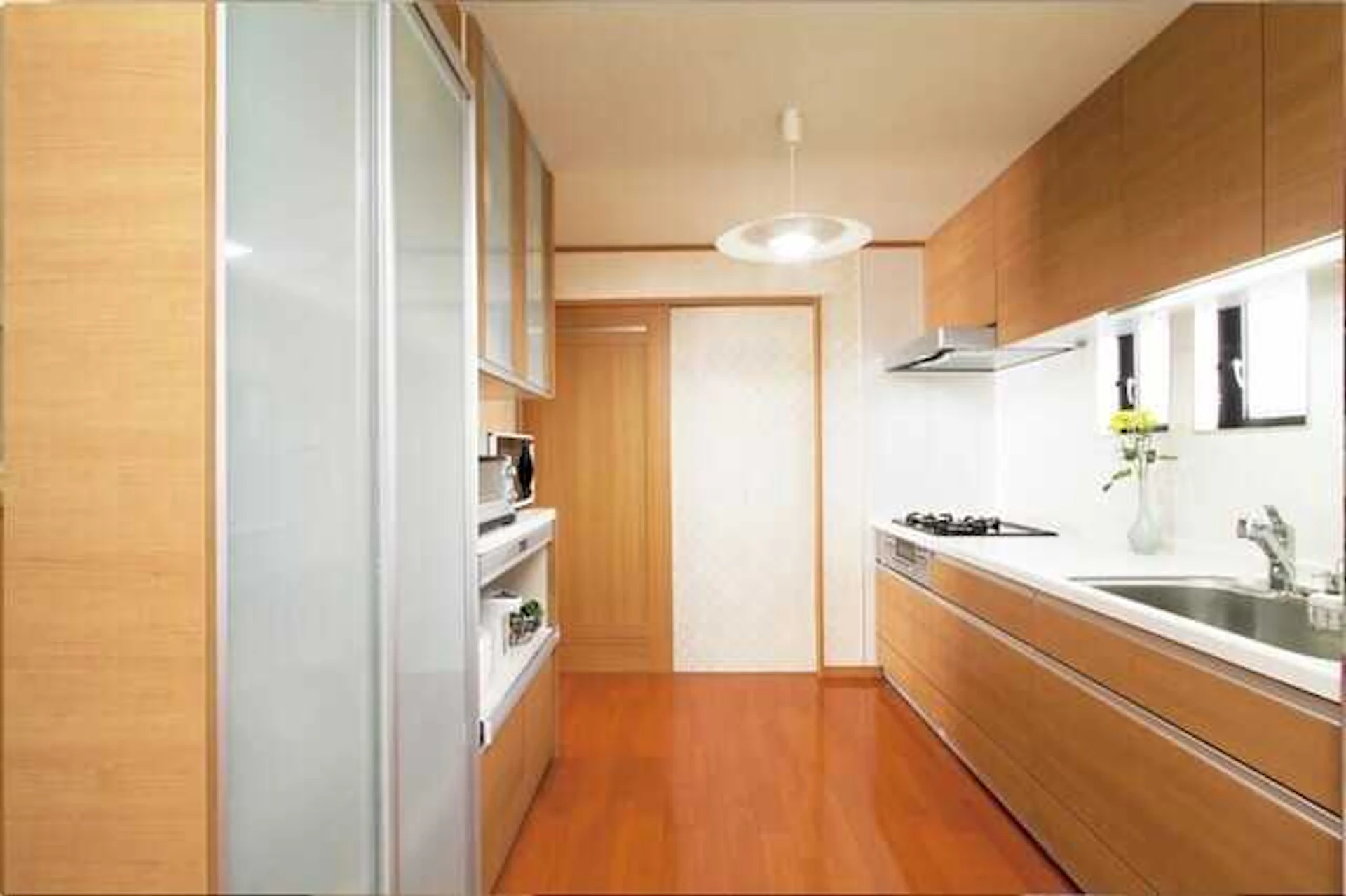 キッチン背面・壁面収納リフォームの費用&ポイント!DIYする場合の方法もご紹介