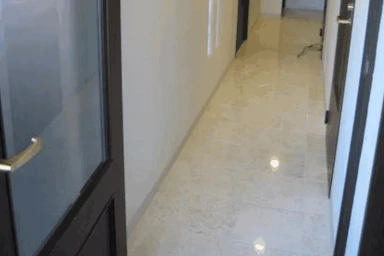 全ての廊下を大理石に