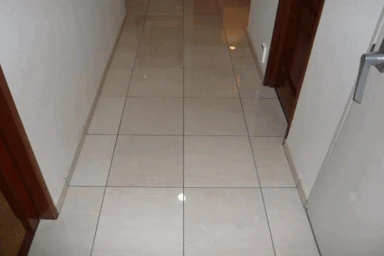 天然大理石の廊下リフォーム