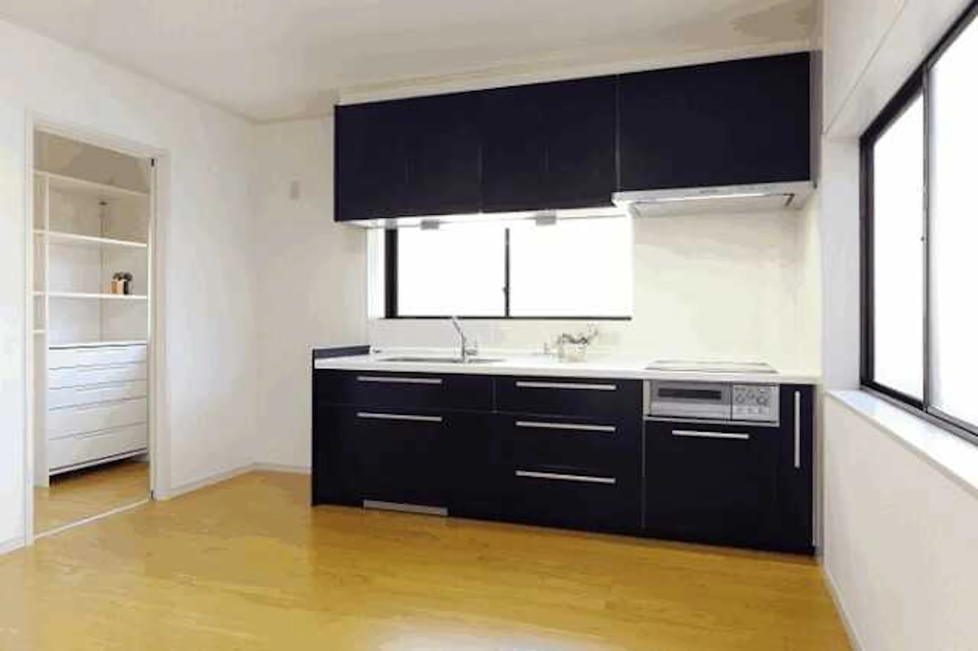 事例2 引き戸付きの出入りしやすいパントリー