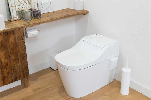 超美品！タンクレストイレ交換致します。 築浅物件取外し品 Installing a tankless toilet is not an easy task! Toilet