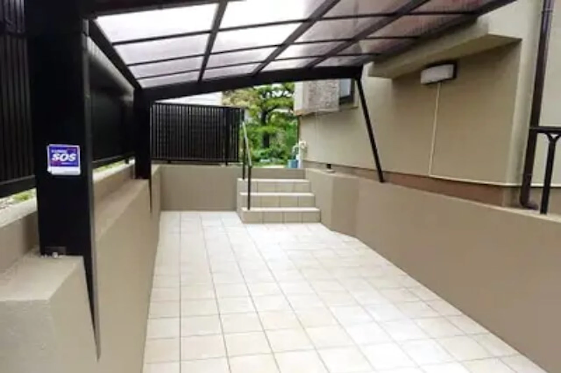 スロープの匂配を改善・和モダン駐車場にリフォームした事例