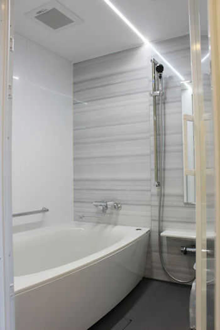 事例1 フラットラインLED照明が美しいパナソニックの浴室