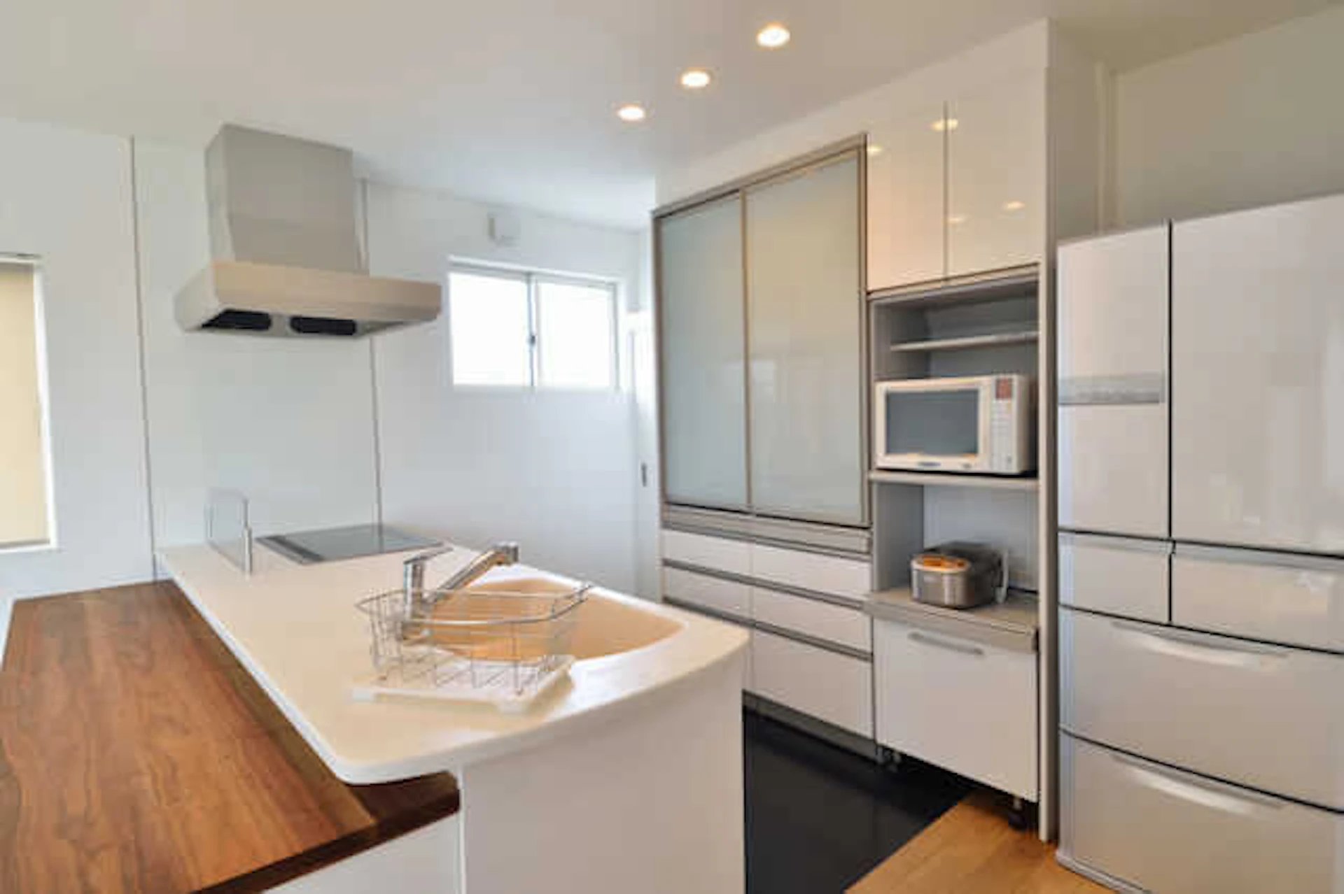 キッチンのワークトップ(天板)の素材比較！交換やDIYによる修復は可能か？