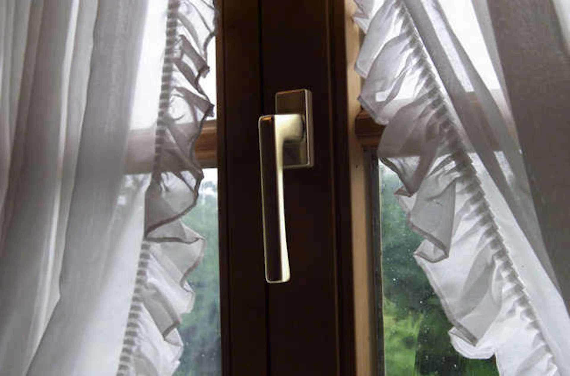 今のカーテンを使ってプチリフォーム