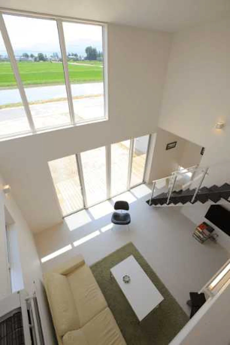 防寒・防音のため、間仕切りや断熱の工事も検討を