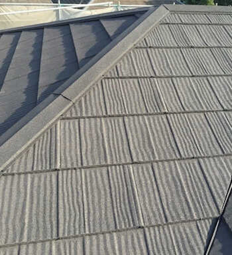 ジンカリウム(自然石粒付き)鋼板屋根のメリット