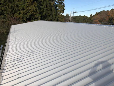 【100〜150万円】倉庫屋根　折板カバー工法