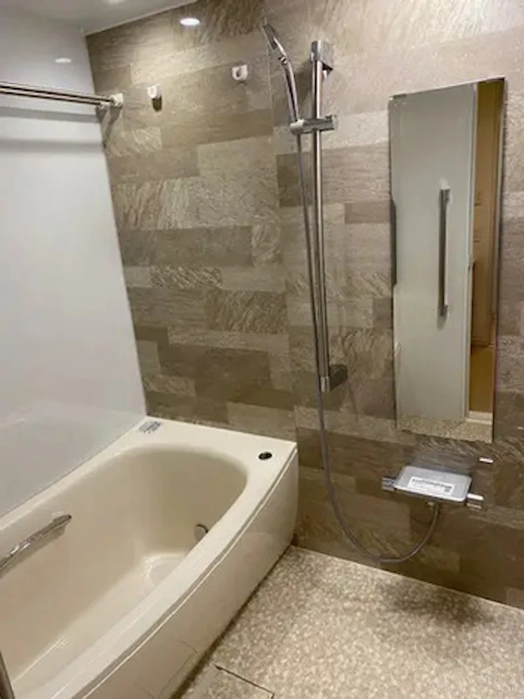 事例3:明るいユニットバスへリフォームで掃除も入浴も快適