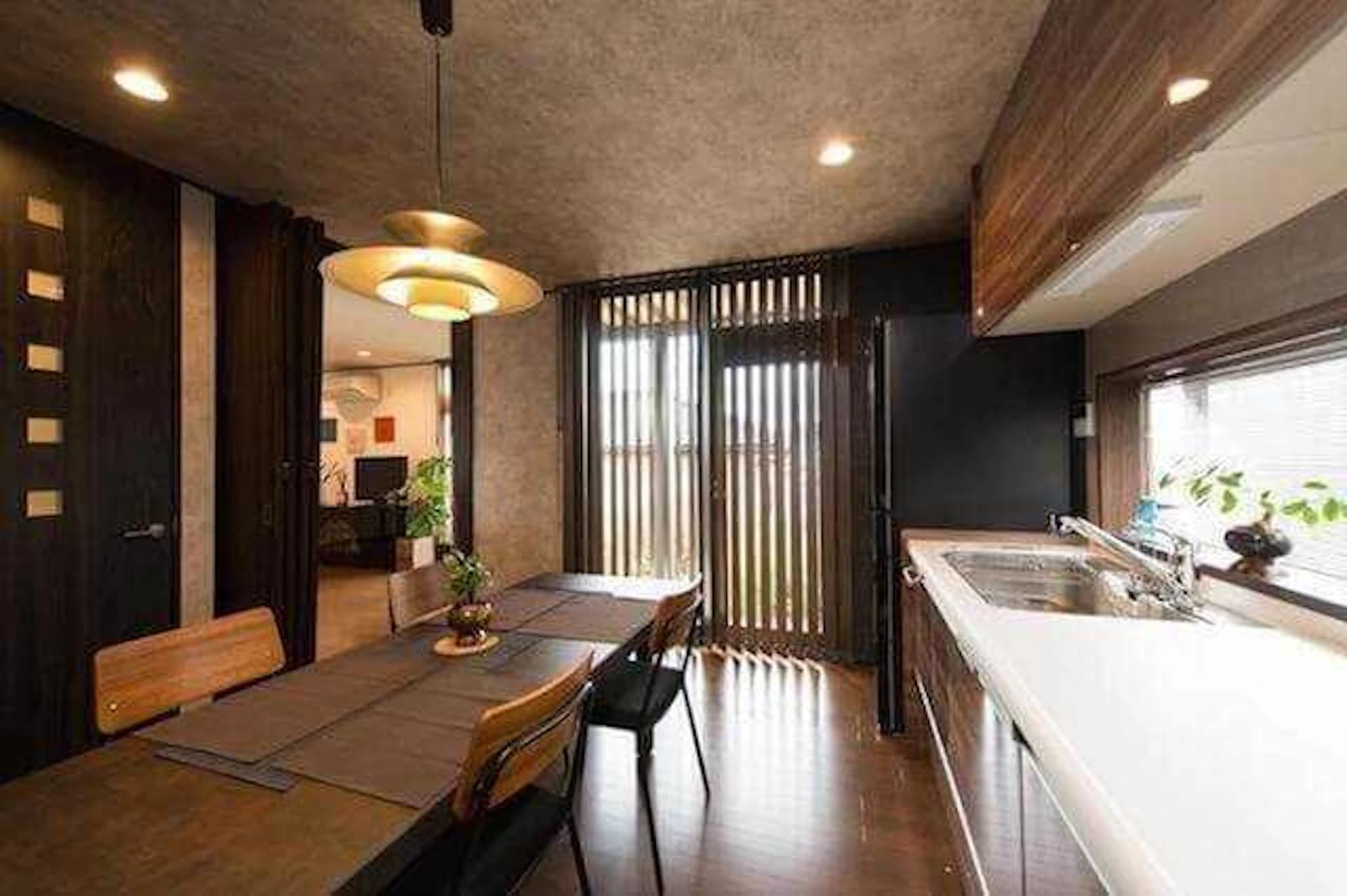 6. 照明や日当たり具合に注意