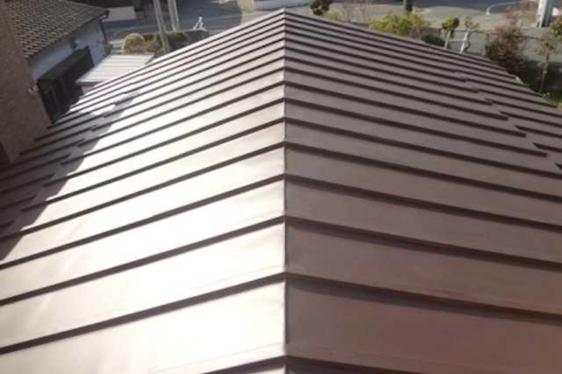 事例1 鉄板瓦棒葺き(桟葺き)屋根をガルバリウムへ