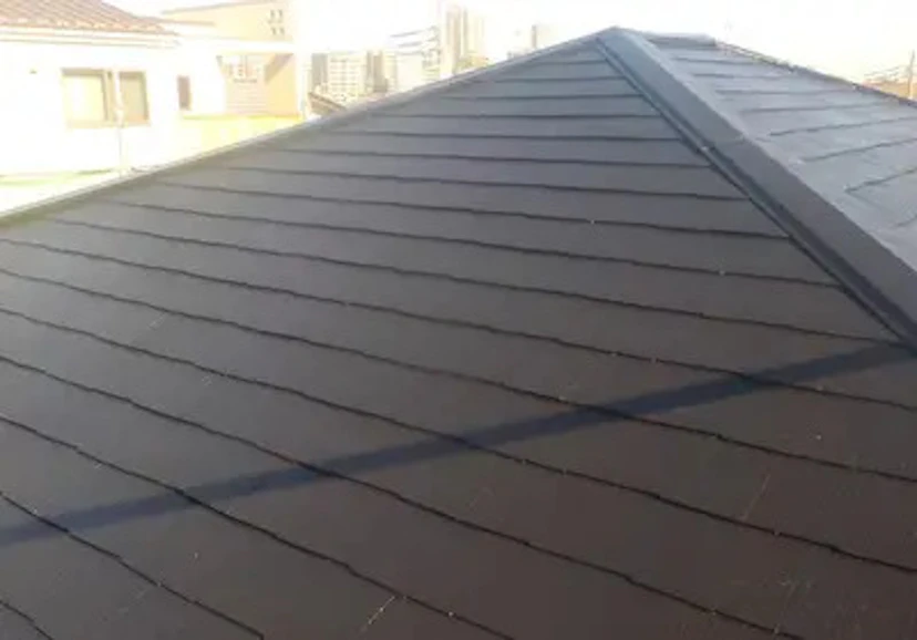 棟板金の補修や塗装をした屋根