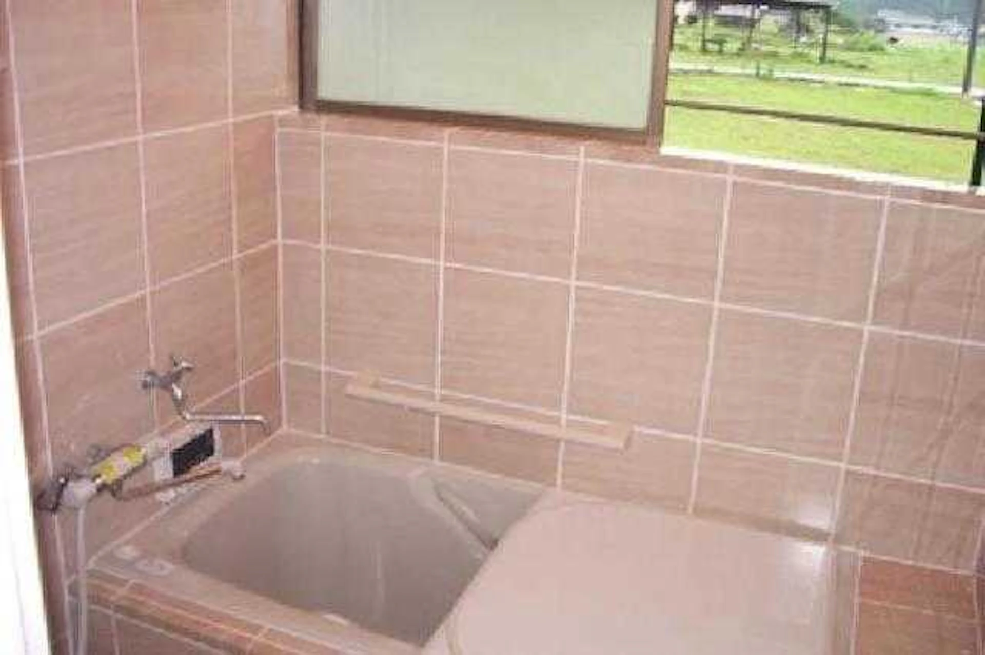 母屋・離れのリフォームで、浴室・台所・洗面・エントランスを施工