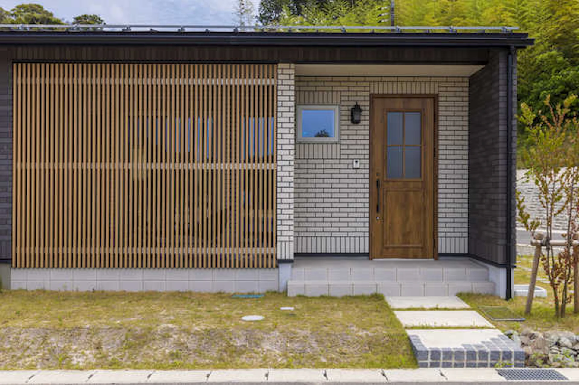 横引の簾窓がついた平屋