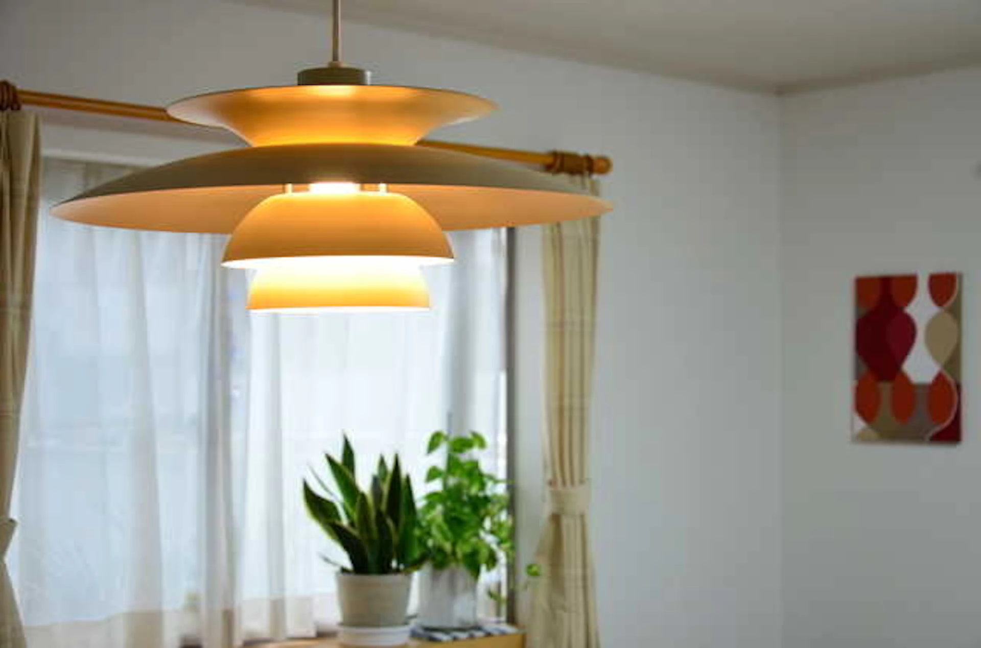 モダンなデザインのペンダントライト