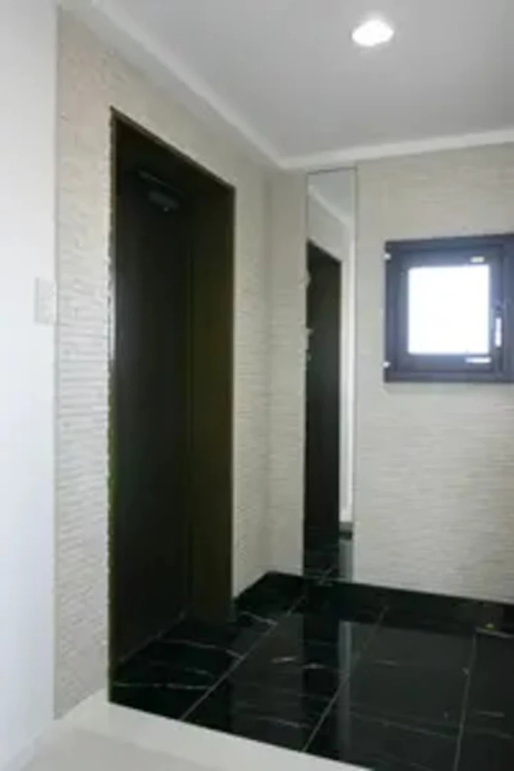 事例1:壁面に大容量のシューズボックスを設置