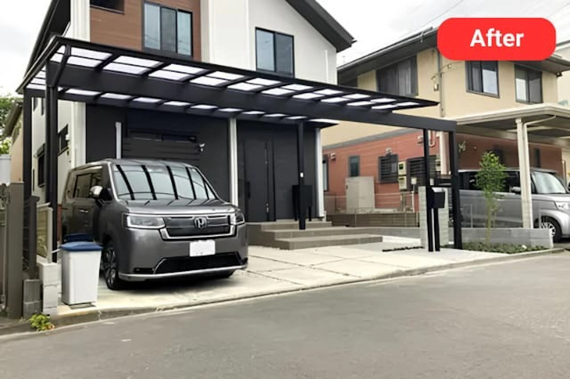 事例4 玄関まで広がる2.5台分のカーポートを設置