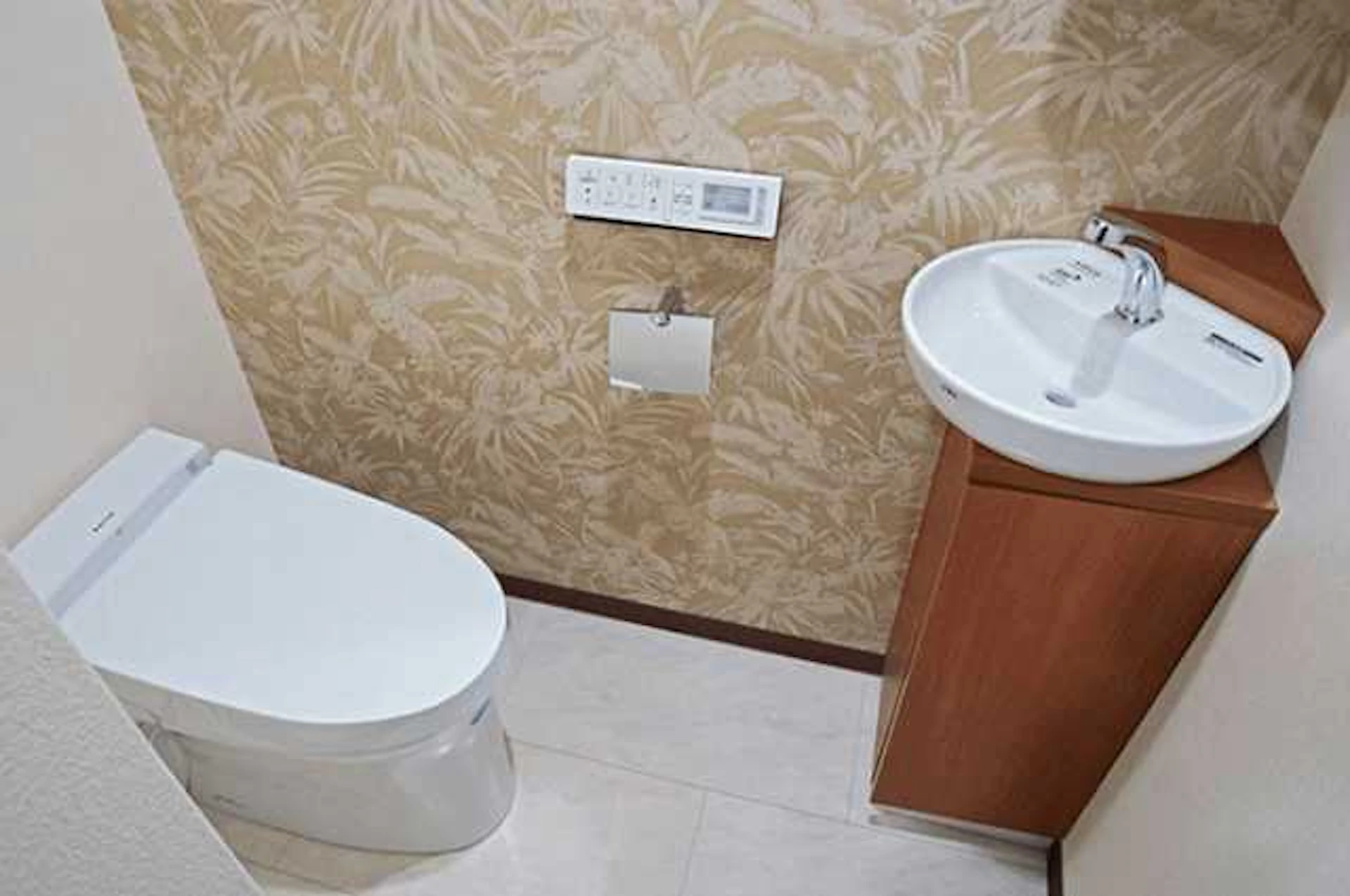 狭い暗いトイレをDIYやリフォームでおしゃれにする方法!【事例5選】