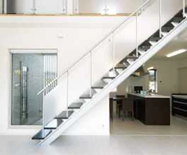 LIXIL(リクシル)「ビュライ アルミ階段/手すり」