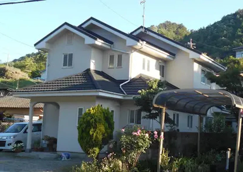 事例2:モニエル瓦を軽量屋根材に葺き替え