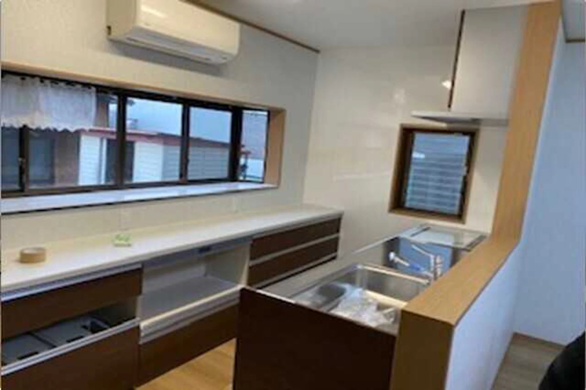 キッチン背面・壁面収納リフォームの費用＆ポイント！DIYする場合の方法もご紹介