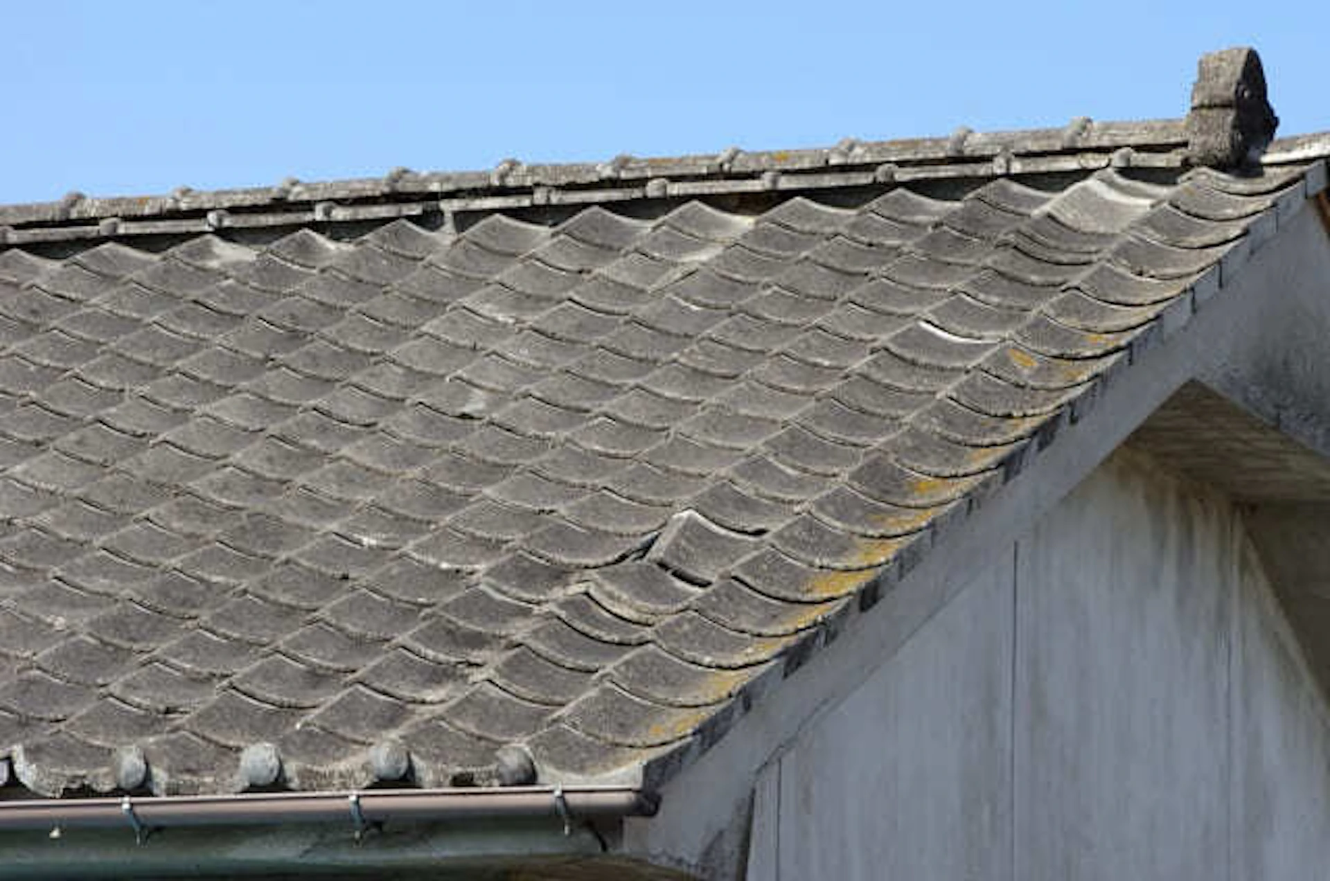 セメント瓦を塗装しないと起こる劣化症状