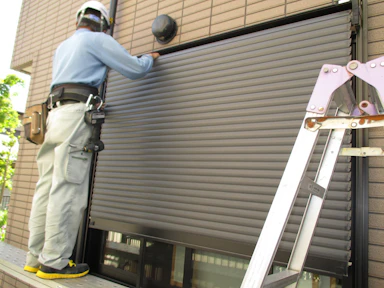 【50〜100万円】後付電動シャッター