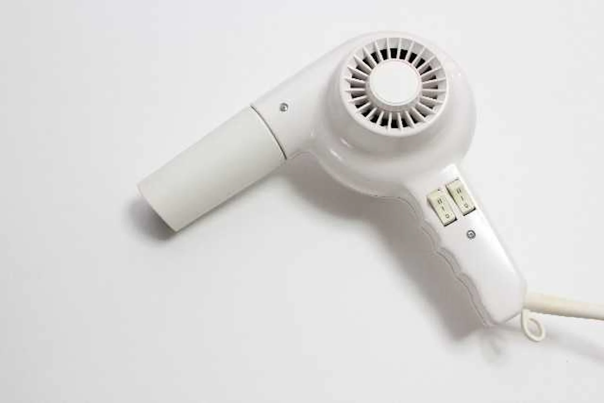 シールはがしに使える物②:ドライヤー