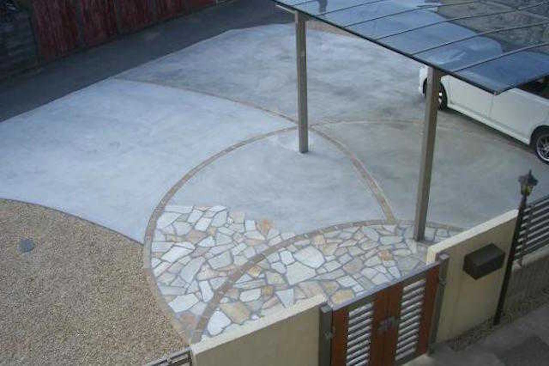 一戸建てならこだわりたい!駐車場のデザインいろいろ♪