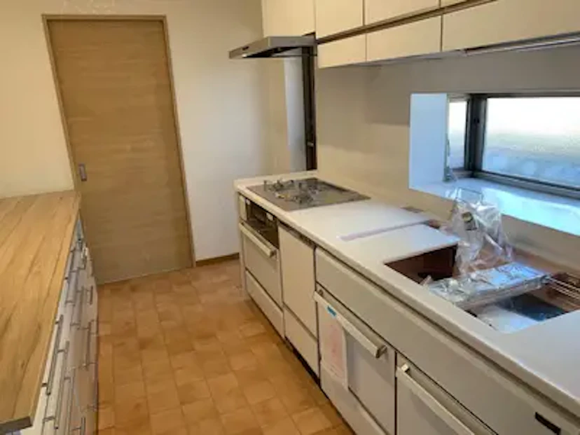 事例3：キッチンの新調ですっきりした空間にリフォーム