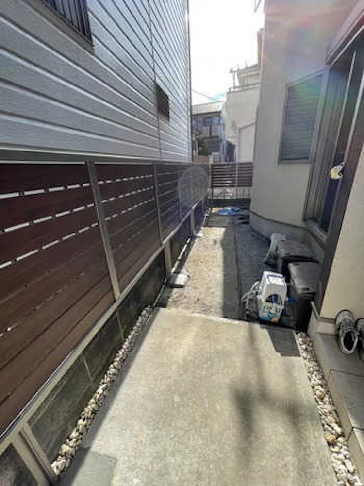 事例4 桧の香りが漂う自然豊かな目隠しフェンス