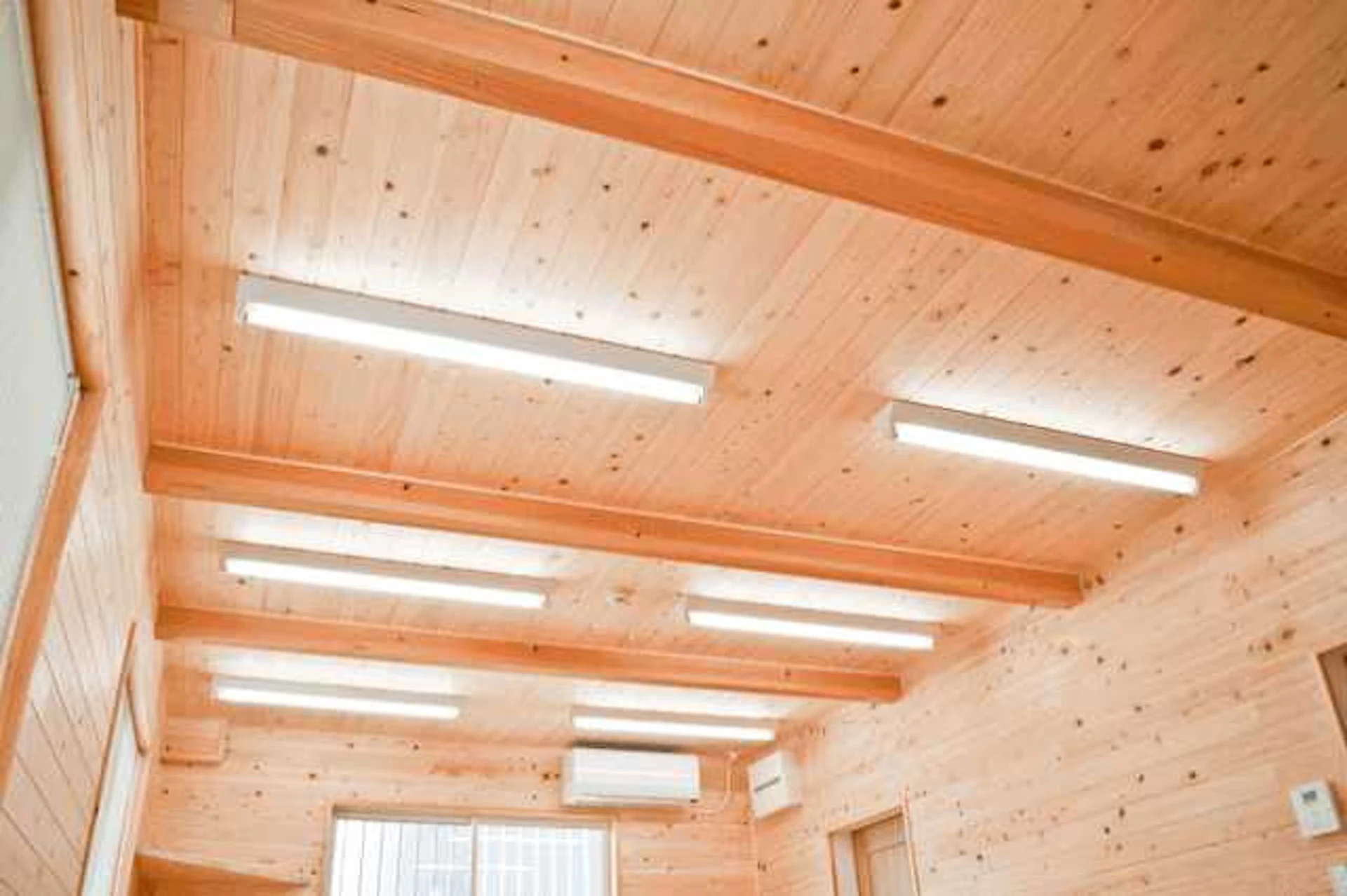 天井を板張りにするときの注意点と工夫点