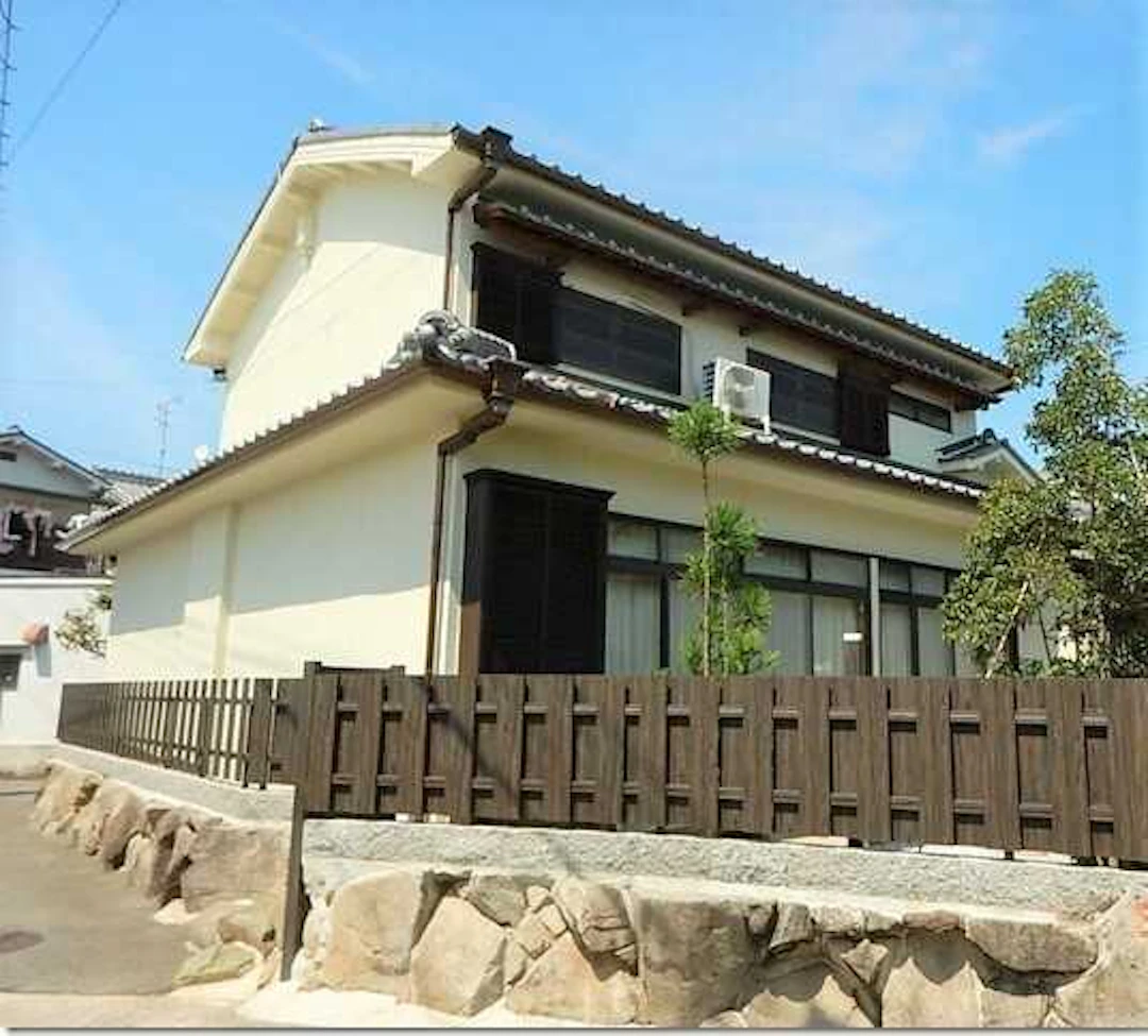 【グランプリ】 外壁ラジカル塗装・雨戸戸袋塗装・漆喰塗替・基礎化粧工事