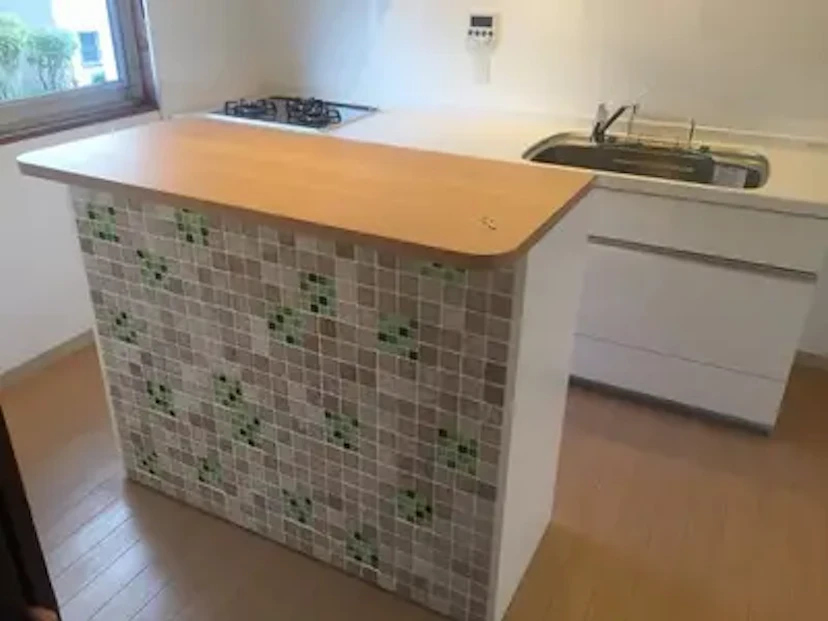 事例6 LIXILのキッチンを「造作カウンター」でさらにおしゃれに