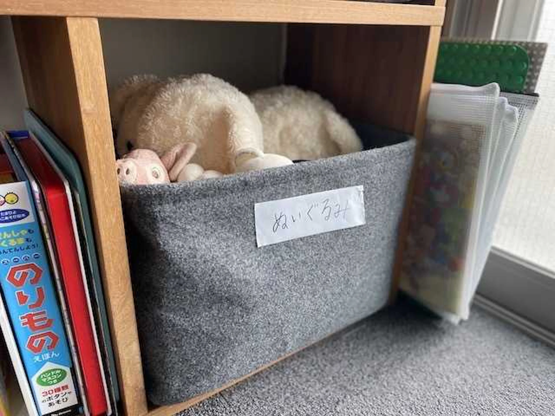 収納例②：ジャンルごとに分ける／ラベルを貼る