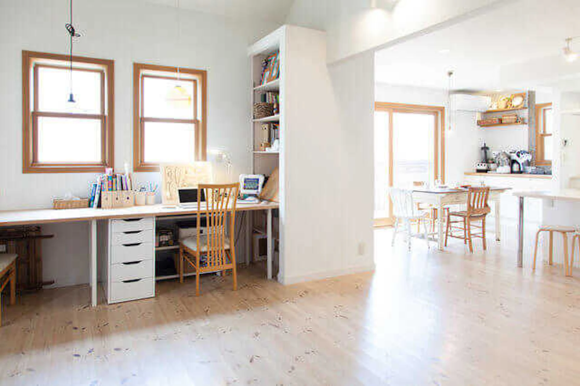 収納やデスクは、オリジナルサイズで造作