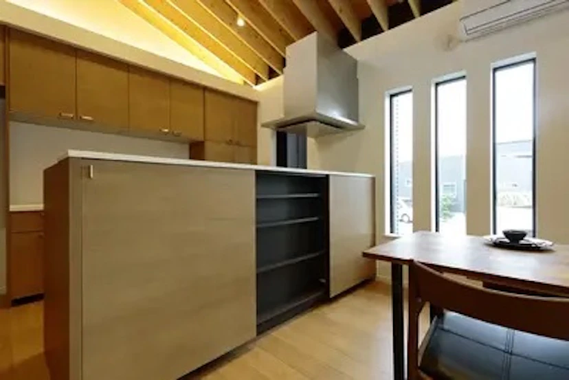 事例⑩ キッチン前面・背面の大容量の収納リフォーム