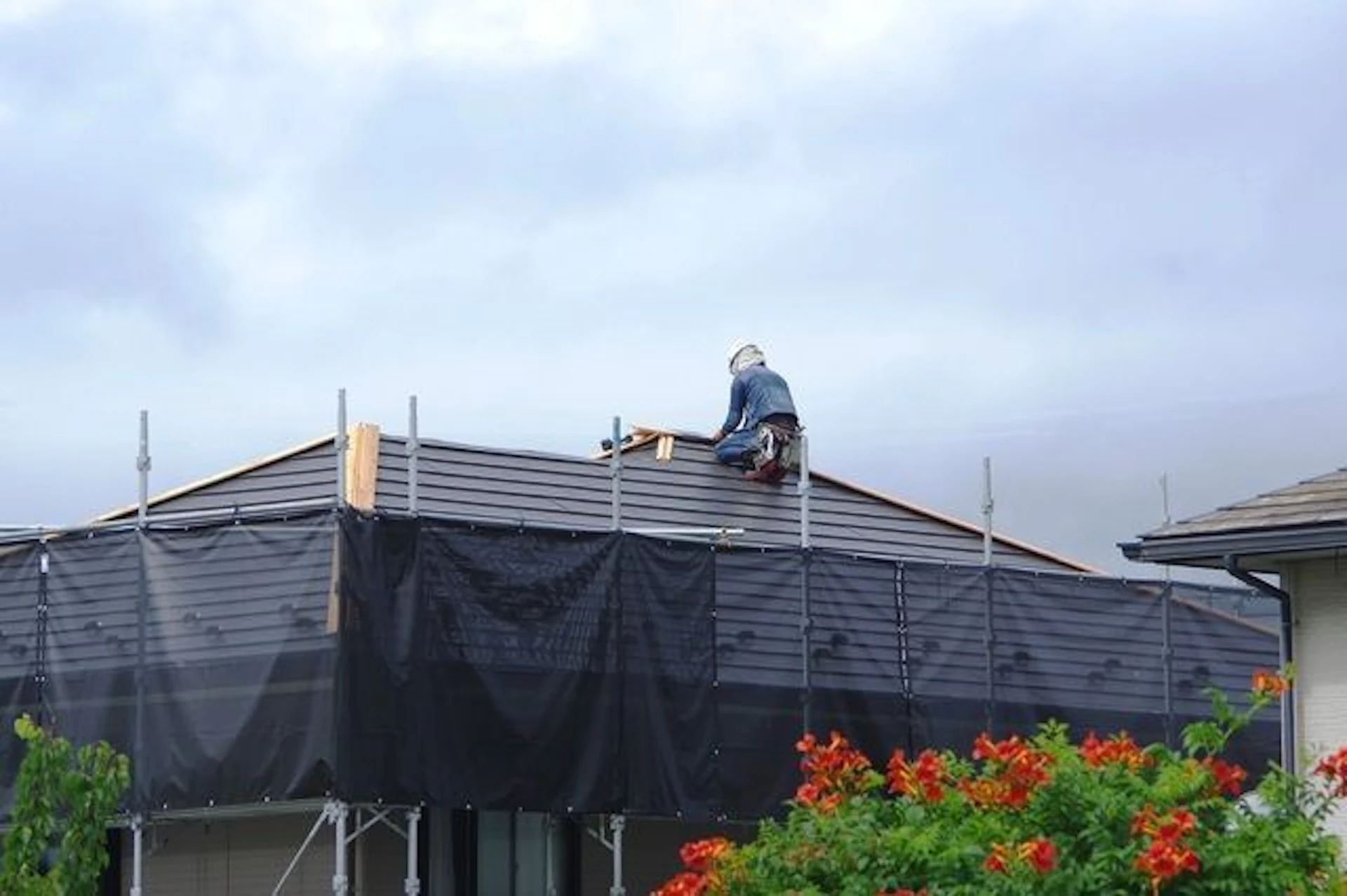 屋根塗装の必要性とタイミングを見極めよう!