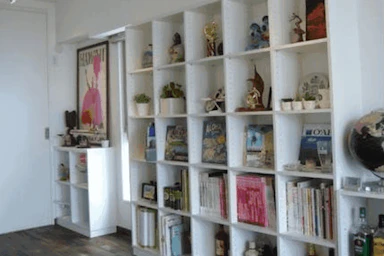 コレクション用の棚造作と照明設置<200万円>