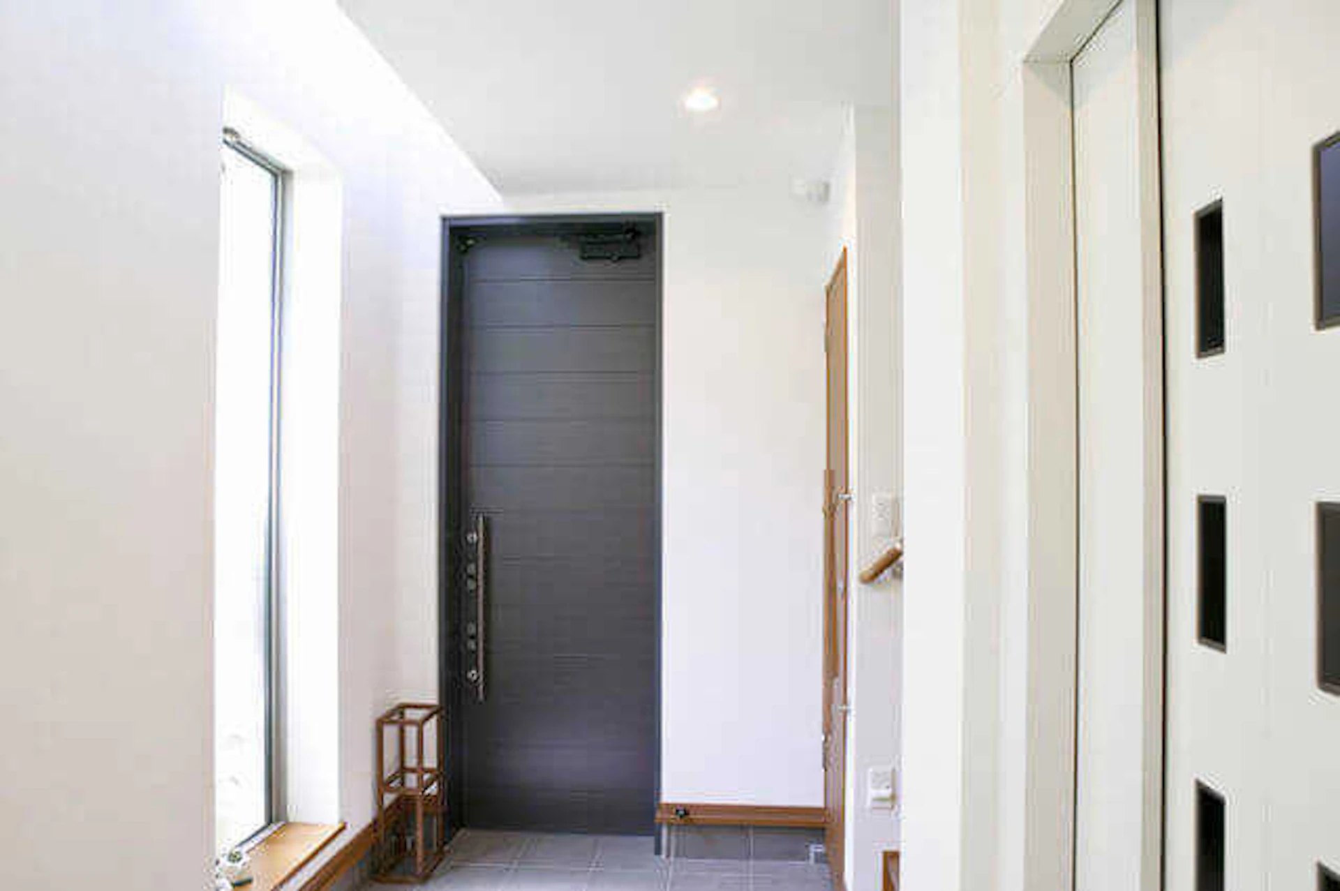 玄関ドア交換リフォームの費用と工期