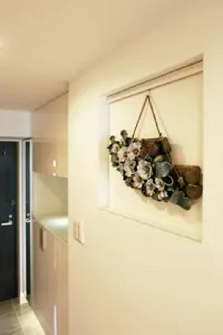 事例5:ニッチスペースを作って飾りを付けられる玄関