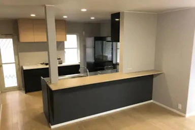 家族団らんの広々キッチンにリフォーム