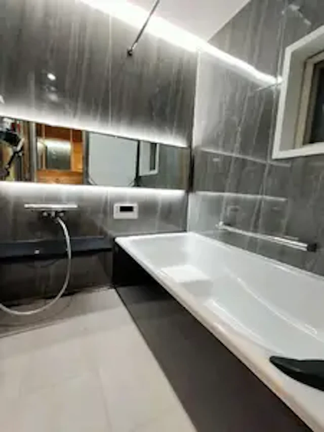 LEDライトの付きの海外ホテルライクな浴室